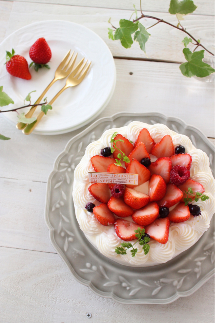 デコレーションケーキいちご並べ方