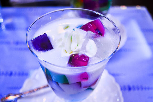 ため息が出るほど美しい宝石のような「ゼリーポンチ」を喫茶ソワレで食べてきました - GIGAZINE