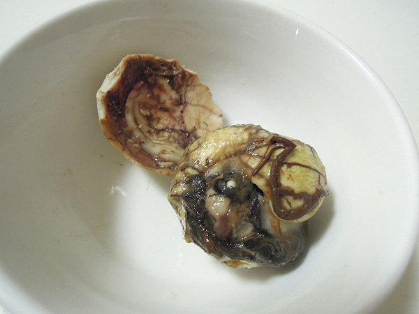 東南アジア名物、孵化直前のアヒルの卵を食そう！ チュンビロン・ホビロン・バロット- ベトナムチャンネルHiromi