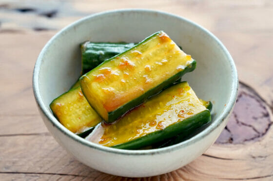 3分 ごま油と生姜deたっぷり食べたいきゅうりの即席漬け