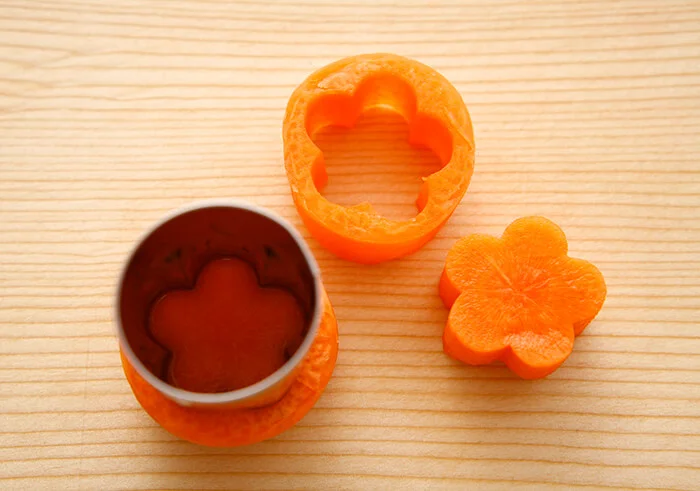 Carrot Flowers Carving Garnish 人参 飾り切り - ねじり梅・ねじ梅の作り方