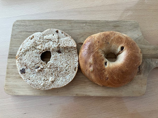 コストコ 買ってよかった！おすすめ「ベーグル」4選！カロリーや値段は？食べ方・アレンジも紹介♪ - トクバイニュース