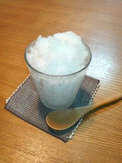 桃のかき氷 カルピス生姜シロップがけFuruFumuフルフム