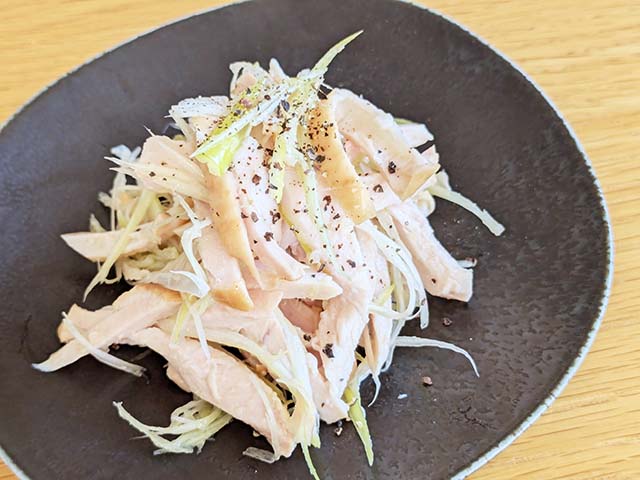 コスパとうまさを高レベルで両立！業務スーパー定番商品「スモークチキン」の可能性が無限大！！ - トクバイニュース