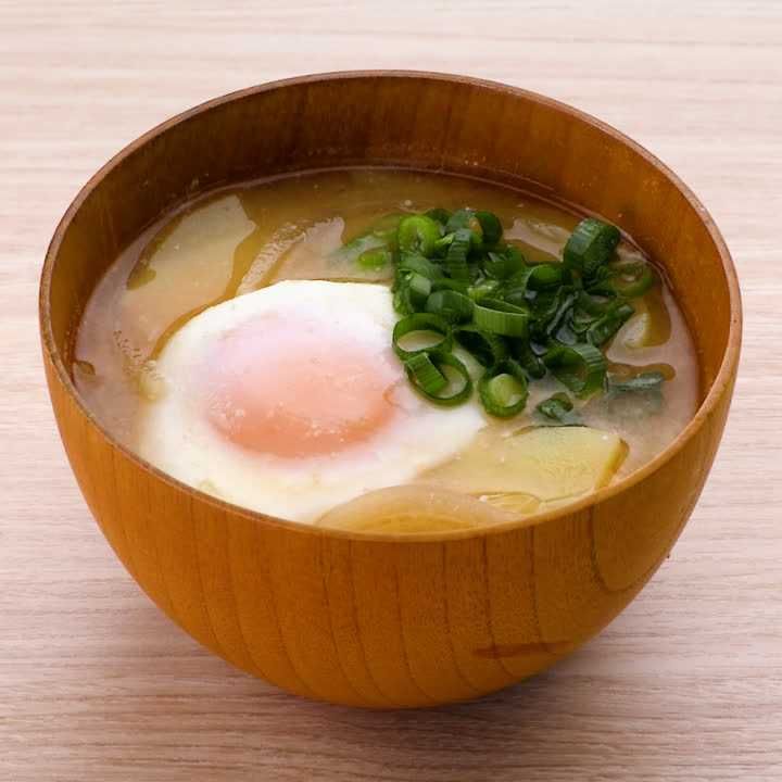 うまくいかない時に試してほしい 落とし卵の味噌汁 のレシピ まいにち3品食堂- エキスパート - Yahoo!ニュース