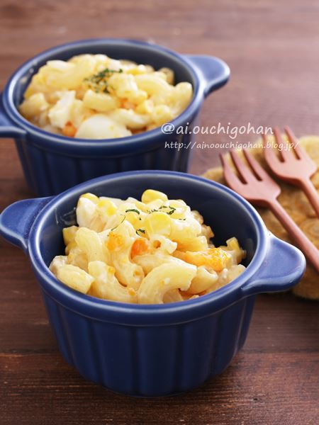 スワイプ👉 レシピあり ✍️ ＊ミートソースパスタ レシピあり＊ミニサラダ ＊かぼちゃポタージュ ＊みかん、いちご こんばんは😊夫が夕飯いらない日で、私と子供たちだけだったので簡単にパスタにしました✐☡夫がいるとパスタだけでは物足りないみたいなのであまり