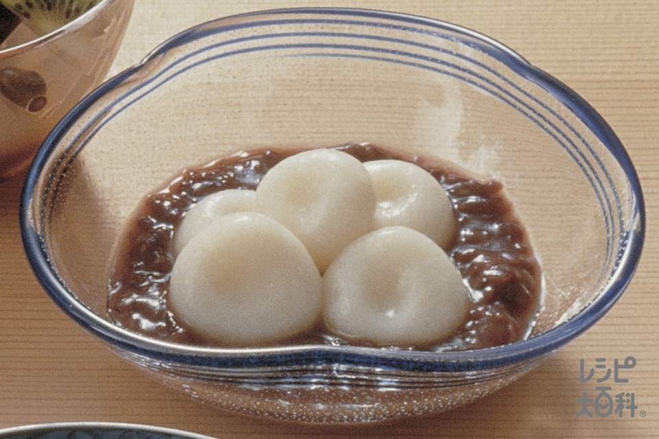 🎐 ◇白玉ぜんざい◇ 湖月堂喫茶去で安定した人気を誇る「白玉ぜんざい」。 厳選した白玉粉を使用したもっちもちの白玉と、北海道産大納言小豆を炊いた自家製つぶあんの組み合わせは、いつ食べてもまた食べたくなってしまうくらいの美味しさです！写真左が通常の白玉