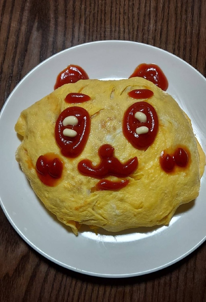 オムライスにメイドちゃんがお絵かきしてくれます。 - Photo de maidreamin Akihabara ElectricTown-exit, Chiyoda - Tripadvisor