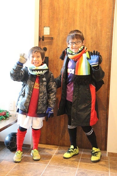 晩御飯はお寿司とエビワンタンスープです！！杏ちゃんリクエストのお寿司です🍣🍣🍣そして子供たちの大好きな海老ワンタンスープにしました❗️ 海老ワンタンは、食べたい時に包んでからスープに落として食べるので熱々が食べられます♨️レシピは外食本に載っています