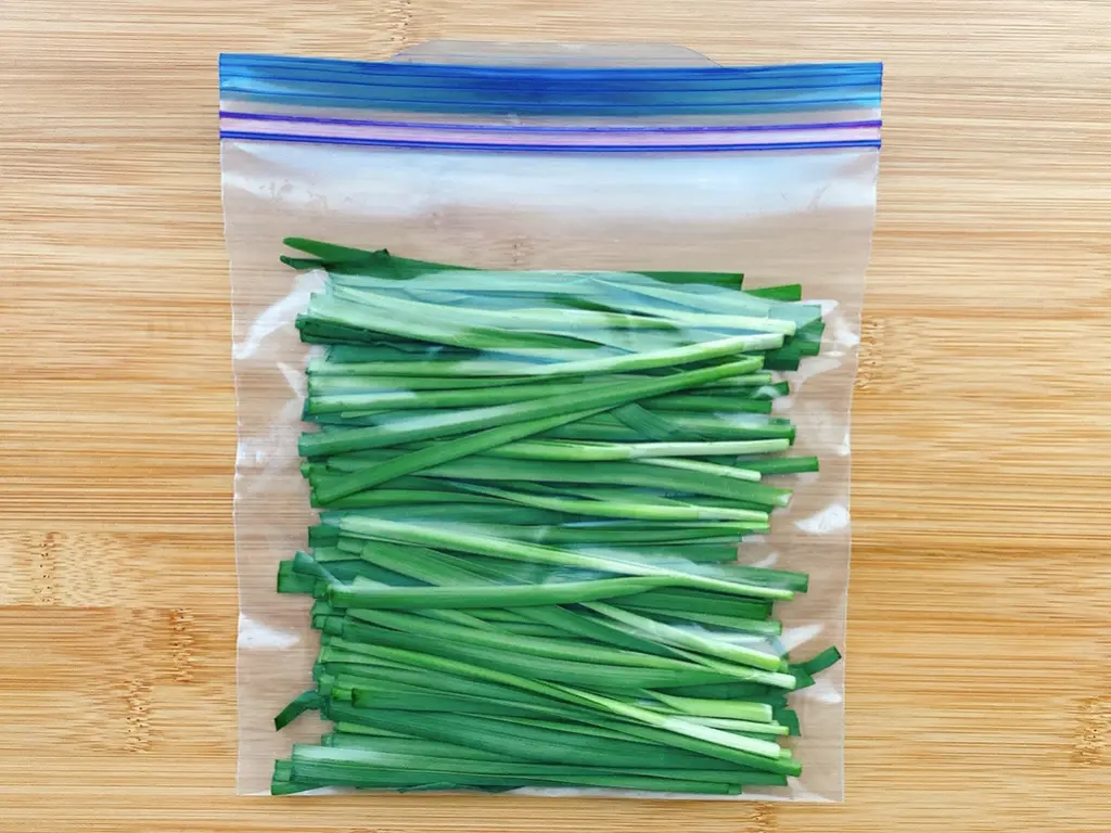 ニラの賞味期限傷みが早い？1ヶ月日持ちさせる方法を解説！コジカジ