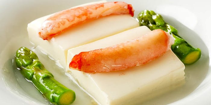 三重 赤なまこ酢旬のなまこ！ このコリコリ感お酒の肴にもぴったりですよね😚✨ 日本酒と一緒にいかがですか🍶？ 本日も18:00〜2:00までお待ちしてます🍣今夜も喜多郎寿し寿し 寿司 喜多郎寿し ふぐ料理 沖縄 沖縄旅行沖縄観光沖縄グルメ 沖縄好きな人と