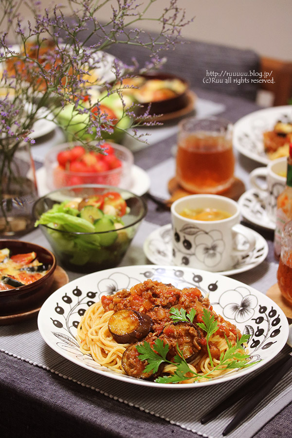 トマトとモッツァレラのパスタ、トレジョのグリル野菜、ポブラノペッパー＆コーンのチャウダー、の献立