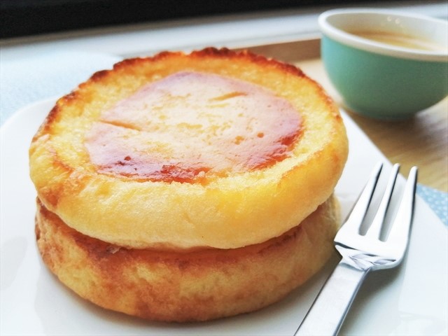 セブン 「カップdeフレンチトースト」の新作！シュワッととろけるメープル味サンキュ