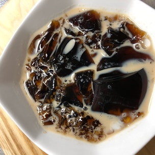 コーヒーと牛乳の二層ゼリ