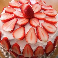 苺がたくさん盛り付けられたホールケーキの写真素材74655239- PIXTA