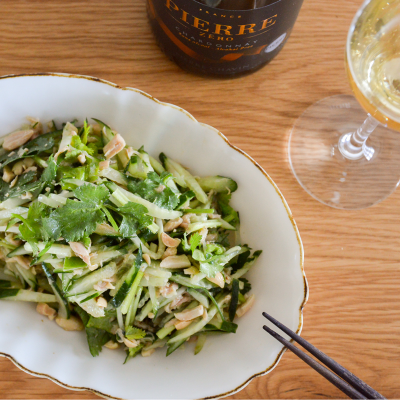 おしゃれで簡単な缶レシピ♪ オイルサーディンとパクチーのサラダ