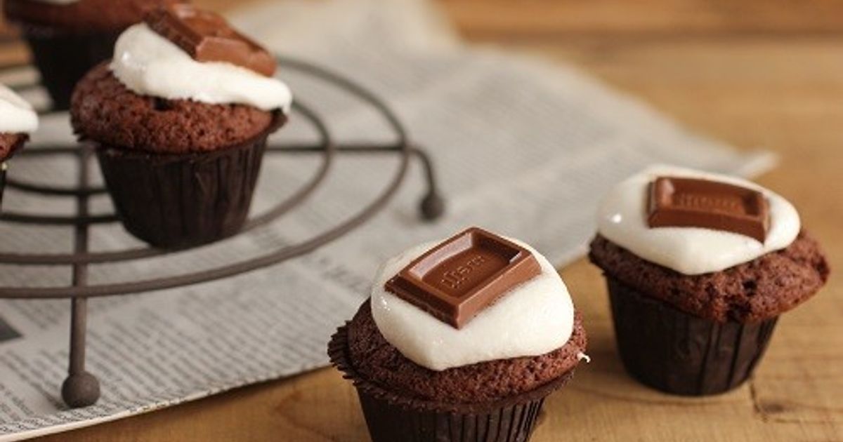 今回はマシュマロでスモアクッキーを作りました。 ホットケーキミックスを使うので簡単です🍳 カントリーマアムが好きな方はドンピシャな食感です！！◇材料 12個分ホットケーキミックス：200g 純ココアパウダー：10g グラニュー糖：15g 溶かしバター：40g 卵：1個