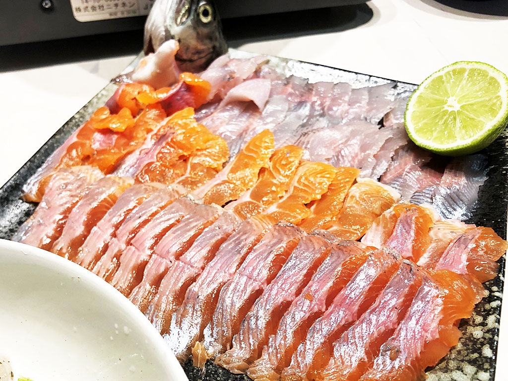 川魚を串で塩焼き。山メシの極み。２: トキドキ 時々 親子登山