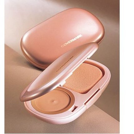 カバーマーク×クリスマスコフレ2021 名品ベースメイクと限定パレットのセットが超豪華！美的.com