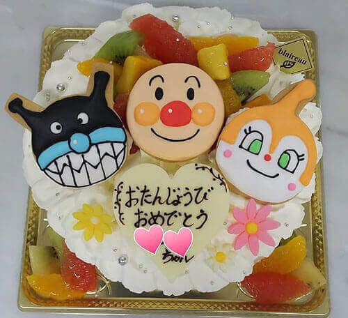 長女の誕生日ケーキ☆バンコクでもキャラクターのデザインケーキを頼めるお店バンコク4人くらし