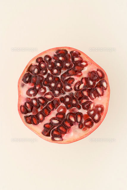 ザクロの果実と断面のクローズアップの写真素材100971479- PIXTA