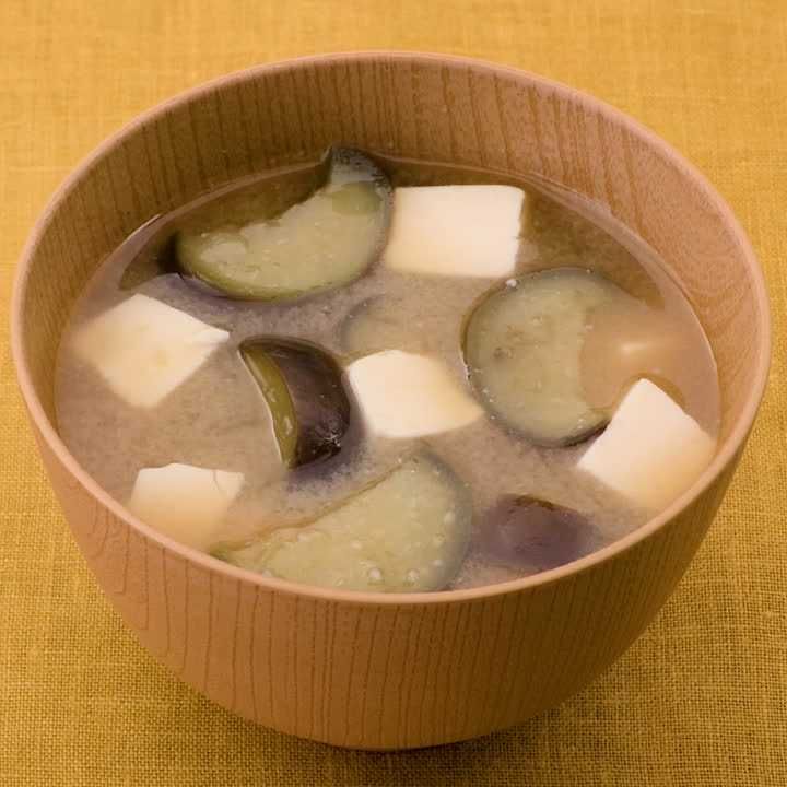 ほっとする味♪ なすと豆腐の味噌汁