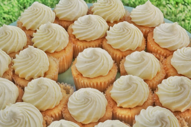 生クリームの絞り方 パティシエが解説バラ口金の絞り方とバリエーション - YouTube