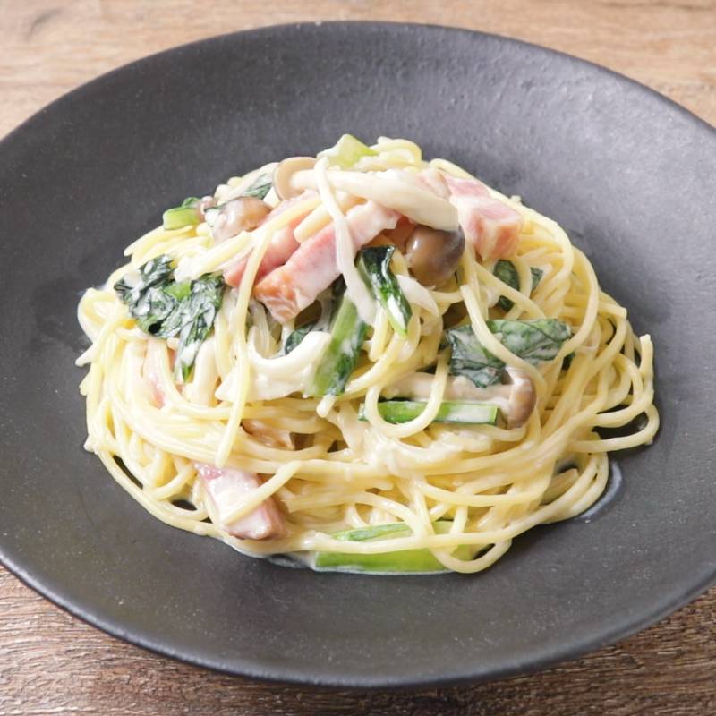 ワンパンで作る！キャベツとベーコンのクリームパスタ