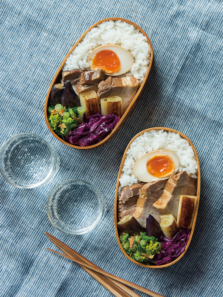 鉄板で作るケチャップソースのハンバーグオムライス🤤はんばーぐ&おむらいすのお店 いくら渋谷店◎ハンバーグオムライス 2000円チーズトッピング 200円 博多で行列のできる話題のオムライス屋さんが6月1日渋谷にオープン😙カウンター席からは目の前でオムライスを作るところを楽しめます！ 鉄板で焼くぷるぷるオムレツは、切れ目を入れると中からトロトロの卵があふれ出します！