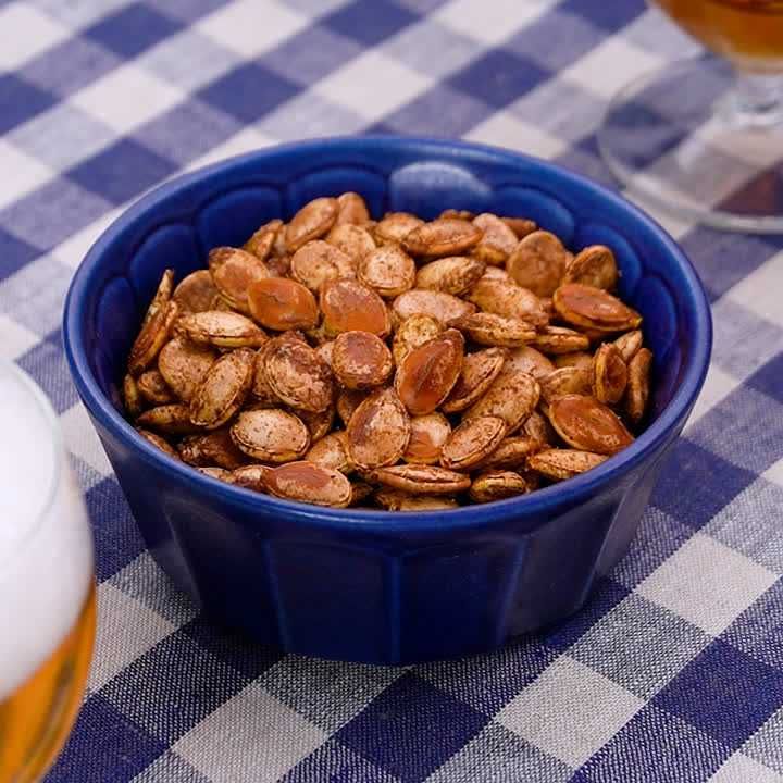 もう捨てない！「かぼちゃの種」の剥き方や食べ方を解説！クラシル