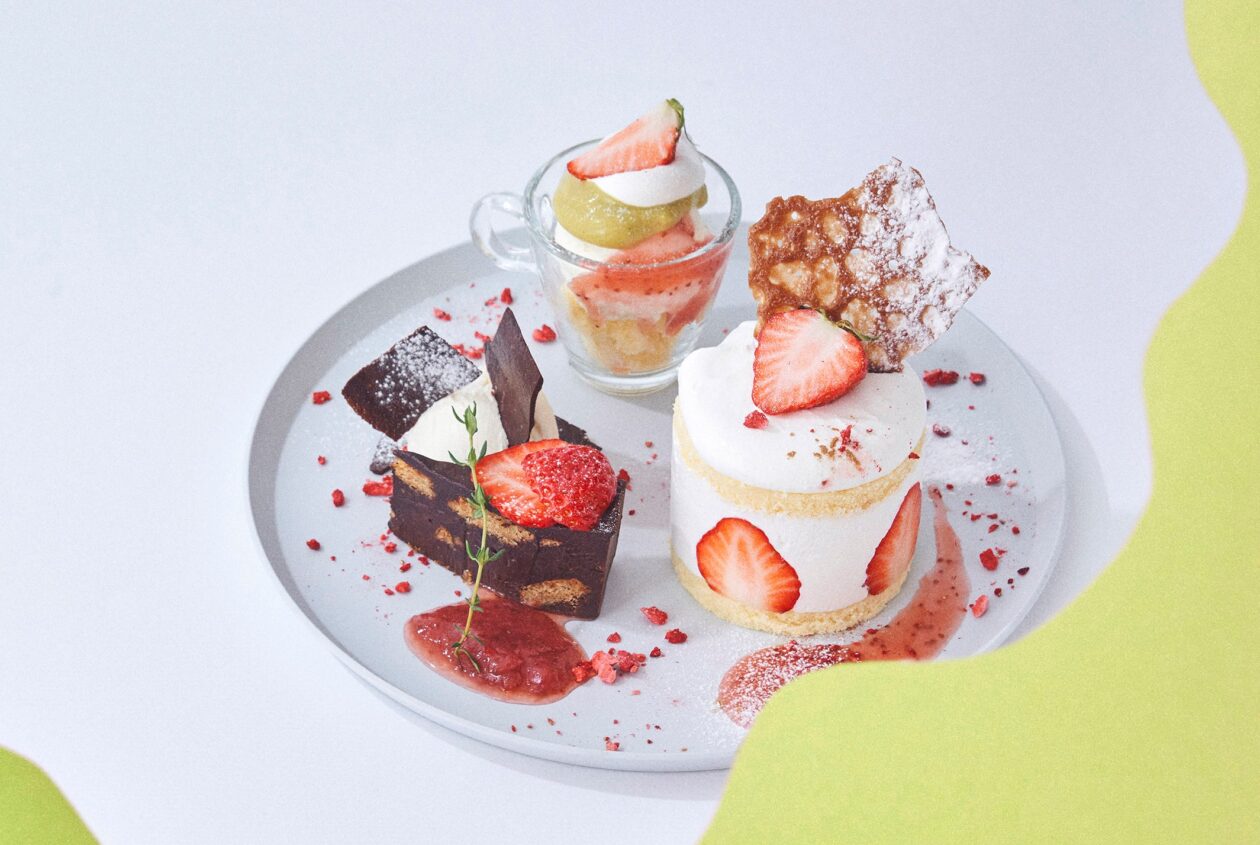 デザートメッセージプレート旬のフルーツを添えた、口当たりの軽いクリームチーズを贅沢に使ったベイクドチーズケーキ🍒 BDプレートは3日前までのご予約になります🎀詳細はご予約方法に関するストーリーハイライトをご覧ください！Ebicaより予約可能です