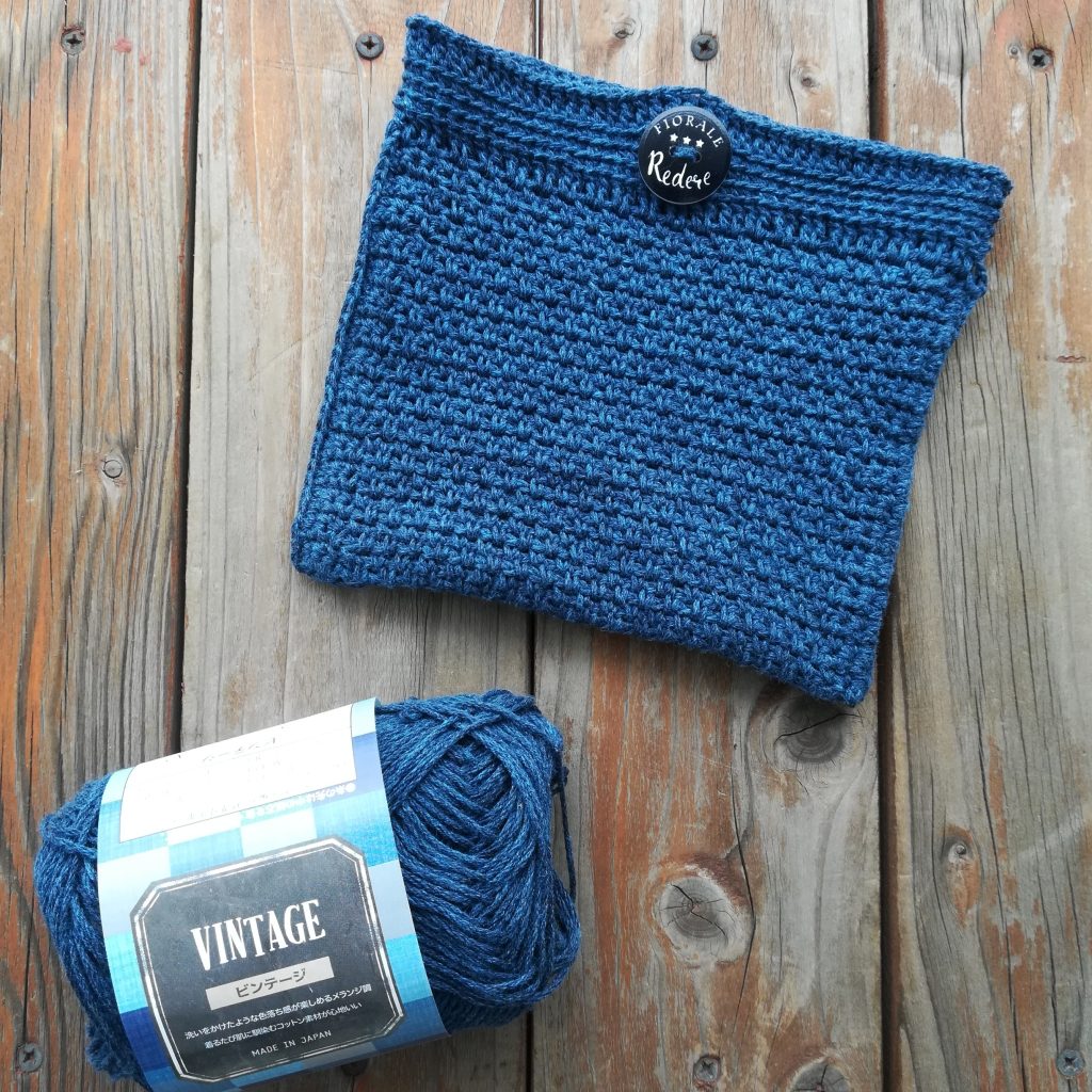 かぎ針編みで、巾着型のポーチを編んでみました♪ 底から側面はしっかり厚みがあり、絞る部分は長編みでふんわり仕上げました 本日 7 25 19:00〜youtubeに作り方動画アップします⤴️ 今回使用した糸 ダイソー リサイクルレース糸・ミュートカラー 3玉かぎ針編み