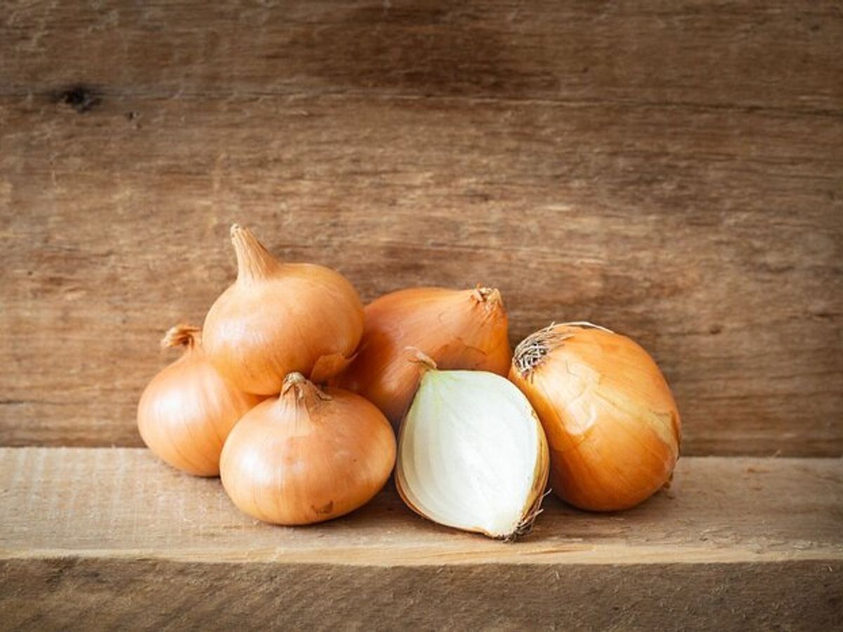 驚くほどスルッとむける！ 玉ねぎの皮をきれいにむく裏技Tasty