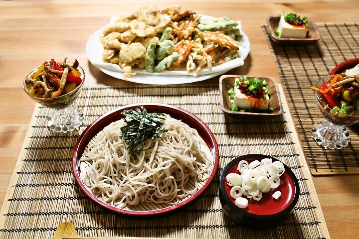山菜薬味そば🥢 天ぷらに合うさっぱりめのお蕎麦ご用意してます🌱 日毎に春らしい陽気になってきたましたね𓂃𓈒ここ数日で花粉も舞い始めたのか目が痒い いやいやきっとぜーんぶ気の所為💭 花粉症の皆さん頑張りましょ🤧 ――――――――――――――― ※お支払いは現金・PayPayのみ