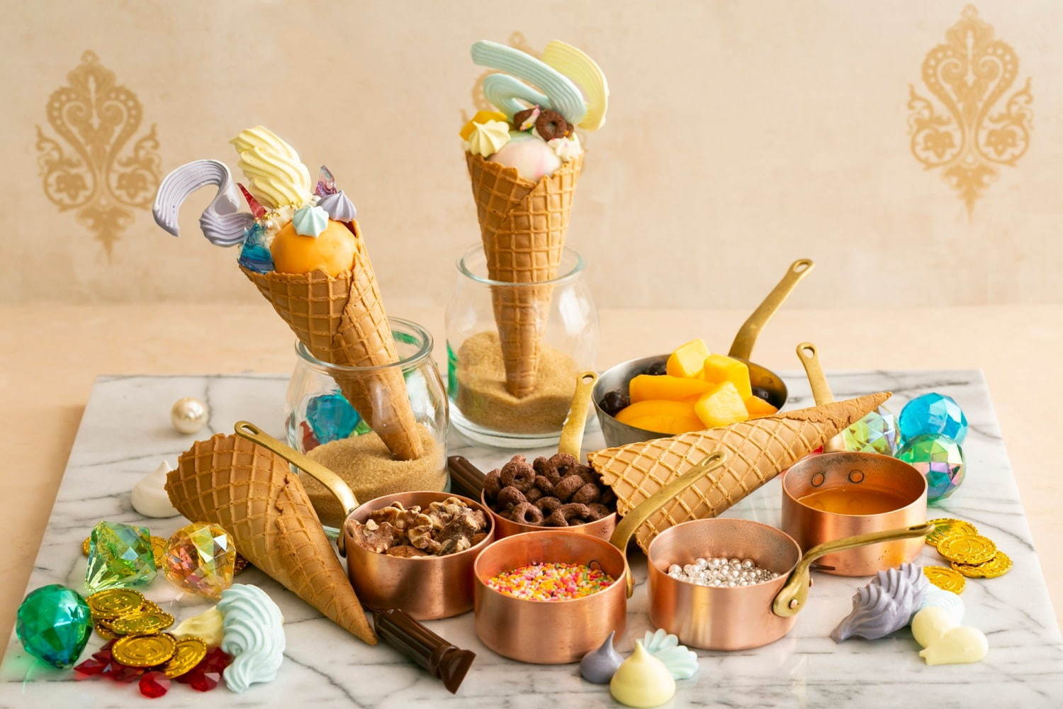 アラジンをテーマにした期間限定カフェがフォトジェニック♪ 魔法のランプやじゅうたんをモチーフにしたメニューもあるよPouch ポーチ