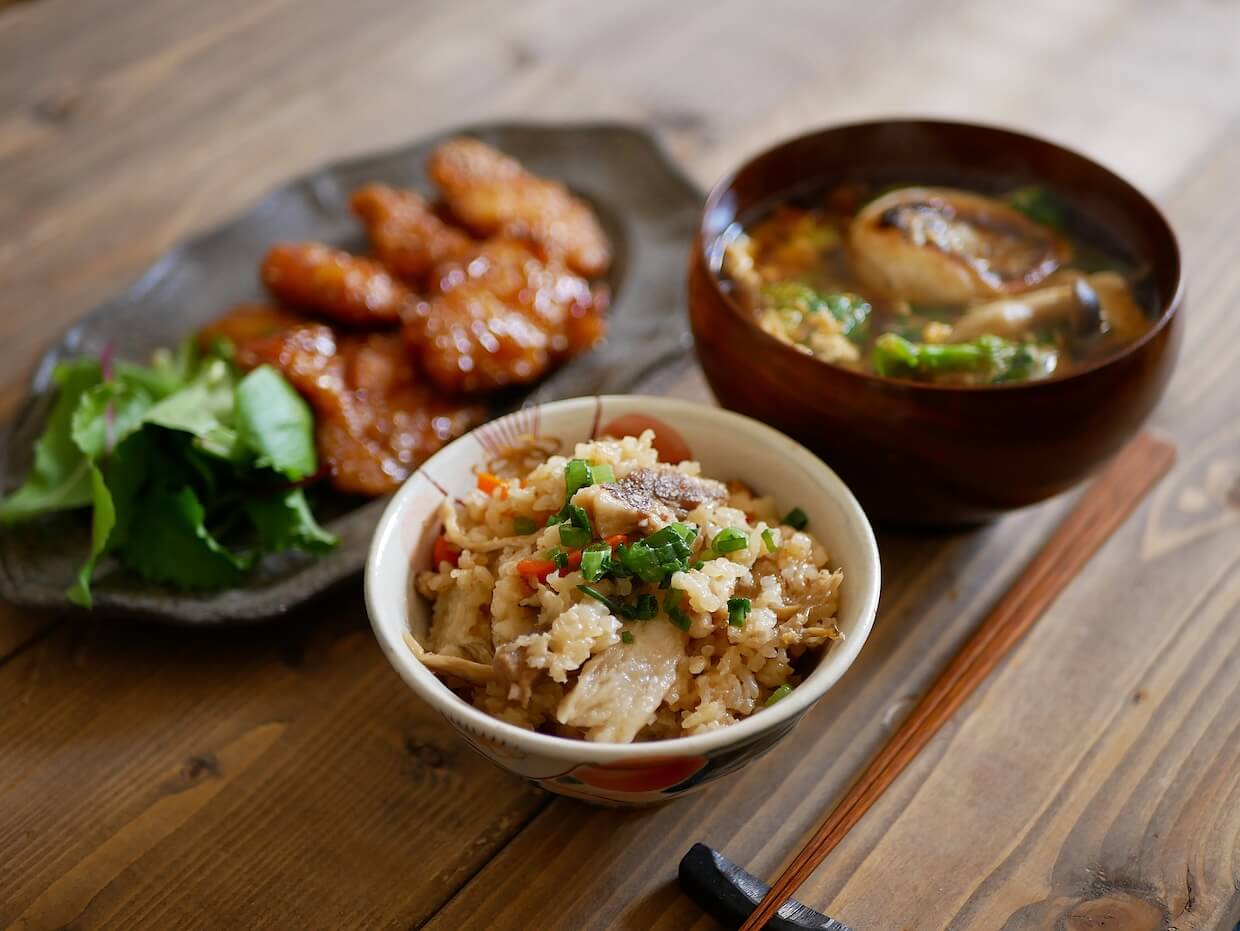 炊き込みご飯に合うおすすめおかず35選！今夜は何にしよう 迷ったらコレで解決！暮らしニスタ