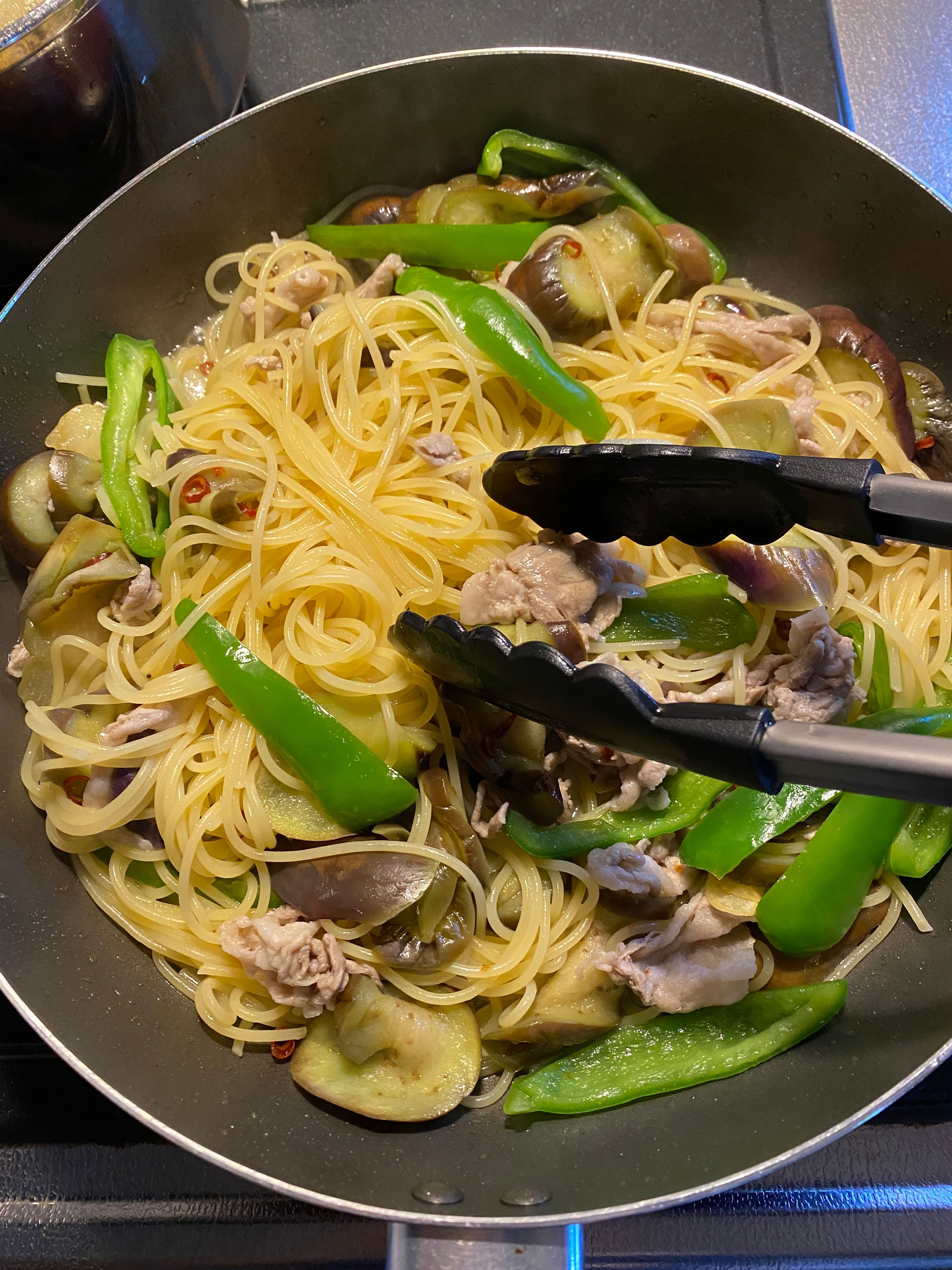 豚肉とナスのバター醤油パスタクラシル