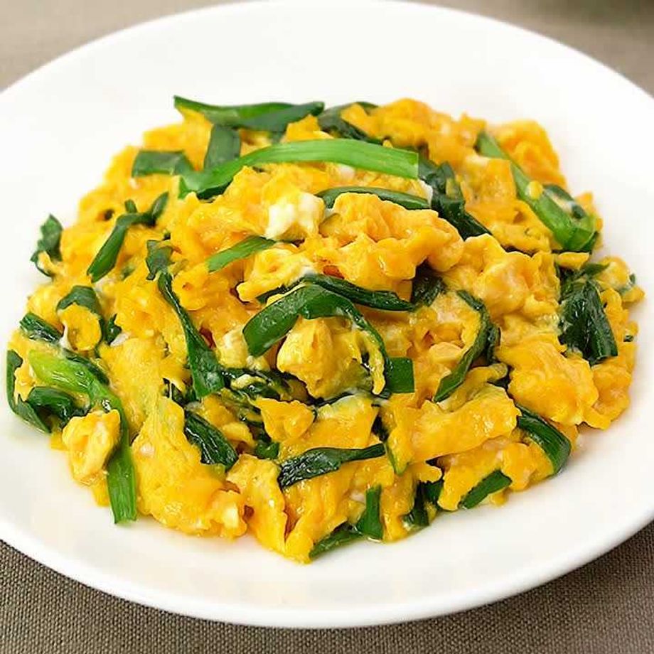 とっても簡単！ 万能ごま味噌タレと厚揚げのごま味噌いため , ご飯がススム万能ごま味噌タレと厚揚げとニラを使った絶品おかずのレシピです！,厚揚げをサッといためたら、ニラを加えて味噌ダレで絡めるだけ。, 簡単なのにお肉を使っていないのにボリュームがあってご飯がすすむ🍚😋汁気もなく、冷めても美味しいのでお弁当おかずにもおすすめです！, 材料1人前 , ○みそ大さじ１, ○みりん大さじ１,