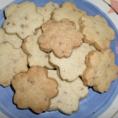 業務スーパーのおすすめ 48 気になる「そばの実フレーク」を試してみた！アレンジ自在の便利食材kufura クフラ 小学館公式