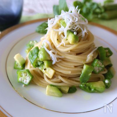 アボカドパスタ簡単！マヨネーズめんつゆ混ぜるだけ♪スイーツ男子ネイのちょこっと贅沢日和