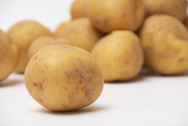 カビが生えたジャガイモは食べられる？取り除く方法や原因を解説 - Fily