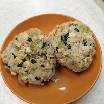 緑鮮やか♪小松菜たっぷりおにぎり