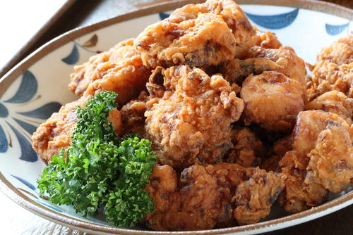 ボブズ パーティープレート』の「唐揚げ&フライドポテトのカップ盛り」のケータリング・オードブルデリバリー - 宅配・配達のごちクル