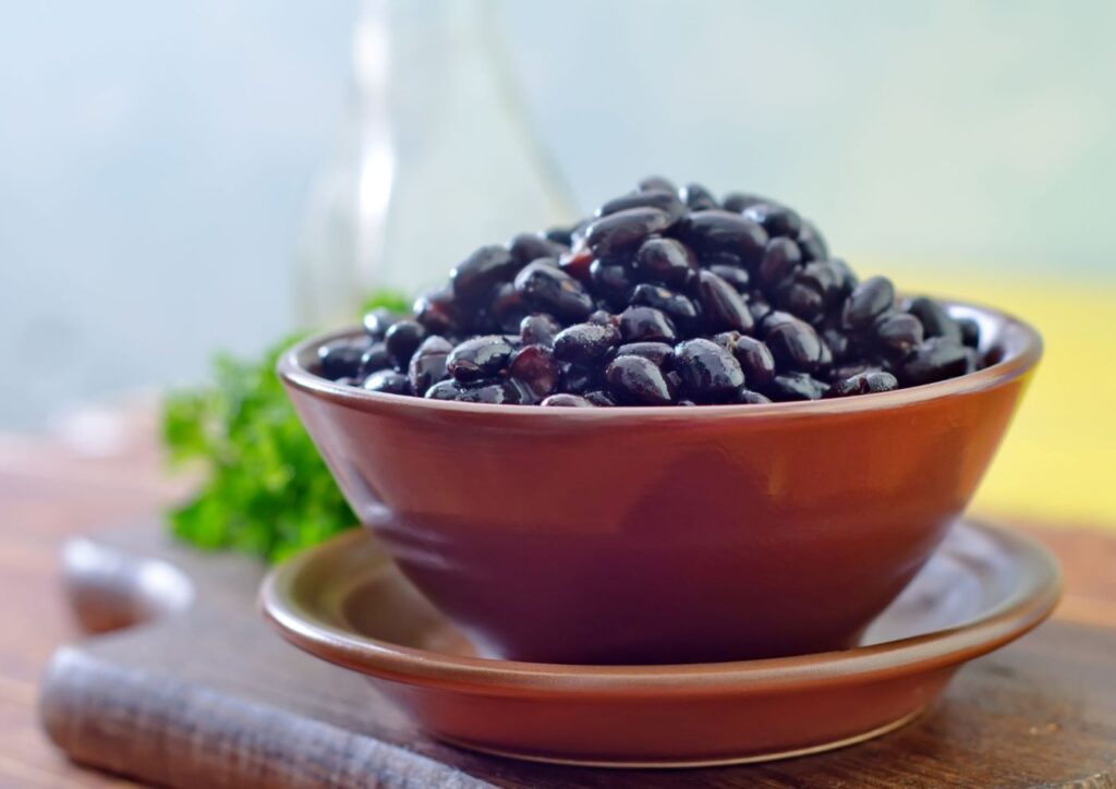 新鮮なナスの背景茄子の野菜紫ナス 平面図です紫色の食べ物 - おやつのストックフォトや画像を多数ご用意 - おやつ, みずみずしい, ウクライナ -iStock