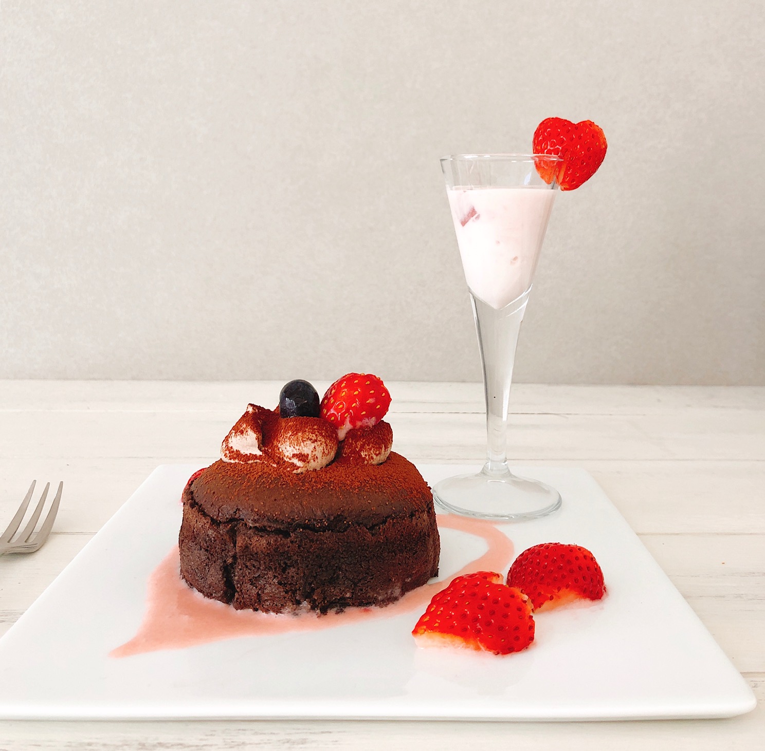 ハロウィンデザートプレートのご紹介🎃10月限定！ ハロウィン仕様のデザートプレートセットが登場！さつまいもタルト、黒ゴマプリン、葡萄のシャーベットが ハロウィン仕様にデコレーション。 秋の味覚やハロウィンを感じるプレートになっております。 内容