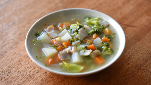 今日の夕飯🌙 R7.1.15 今夜の夕飯は どーする🙄 浮かばない時ってあるよねー お正月の食材もそろそろなくなり 冷蔵庫がやっとスッキリしてきた もうちょい冷蔵庫にあるもので頑張ってみよぉ〜😂 🍴厚揚げの肉巻き 🍴根菜の煮物 🍴ニラチーズチヂミ 🍴長芋の麺つゆ和え