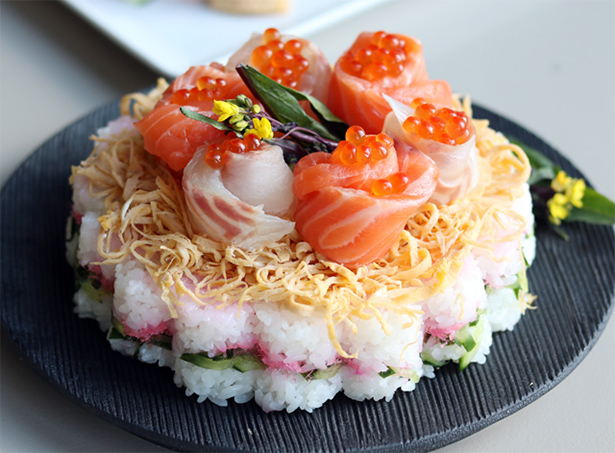 定番のウエディングケーキを脱出したい！ 大好評◇間違いなし！おススメしたい演出＼ちらし寿司ケーキ ♪│スタッフブログ│新潟県三条市の結婚式場ピアザデッレ グラツィエ 公式HP