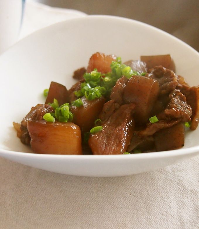 根菜の旨味たっぷり！牛すじ煮込み