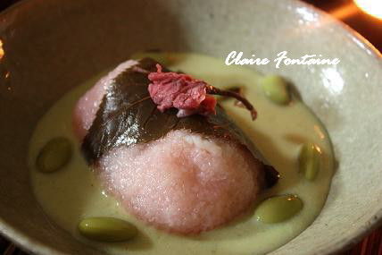 韓国風 ちらし寿司ケーキひなまつり🎎、お誕生日🎂、ホームパーティー🎉、お花見🌸等 これからの時期にはピッタリと思い、韓国ちらし寿司作りました。上にはマグロ、サーモンの海鮮を乗せ、 ナムルとひき肉を挟み、酢飯のほうを３段の層にして完成となっております