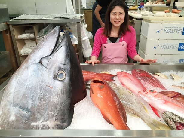 沖縄を食べ尽くす！沖縄でおすすめ 市場 4選！ - 沖縄の貸切バス・貸切リムジンならプラチナキャビン